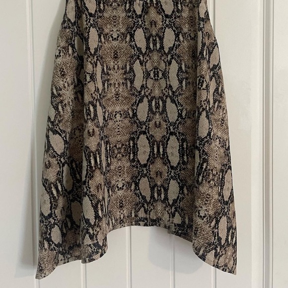 Boutique Snakeskin top!! Size small! - Picture 2 of 2